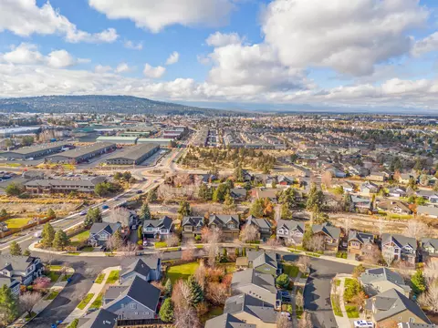 View/Area - 63151 Brookstone Ln, Bend, OR 97701 photo 11 of 12
