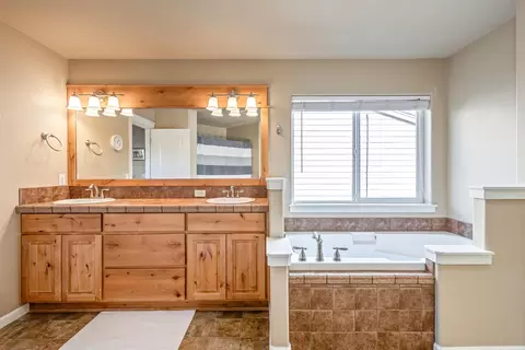 Bath - 63151 Brookstone Ln, Bend, OR 97701 photo 1 of 6