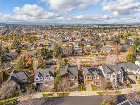 View/Area - 63151 Brookstone Ln, Bend, OR 97701 photo 4 of 12