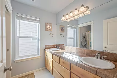 Bath - 63151 Brookstone Ln, Bend, OR 97701 photo 2 of 6