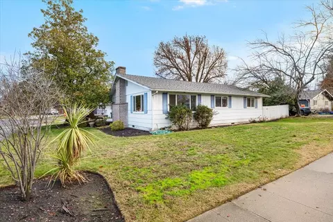 1602 Gayety Ln, Medford, OR 97504