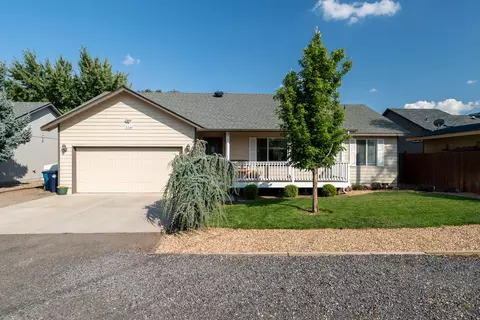 2240 SW 24th St, Redmond, OR 97756