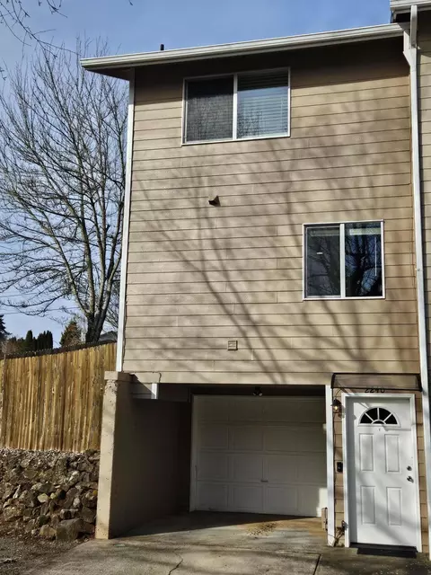 2240 Maplewood Dr S, Salem, OR 97306