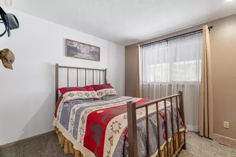 Bedroom - 53465 Kokanee Ln, La Pine, OR 97739 photo 1 of 3