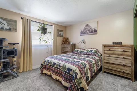 Bedroom - 53465 Kokanee Ln, La Pine, OR 97739 photo 2 of 3