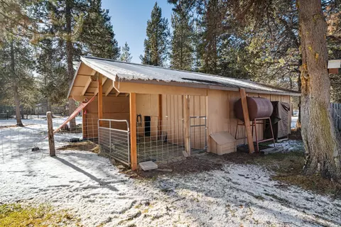 Exterior - 53465 Kokanee Ln, La Pine, OR 97739 photo 6 of 14
