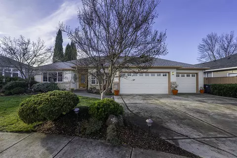 3418 Blue Blossom Dr, Medford, OR 97504