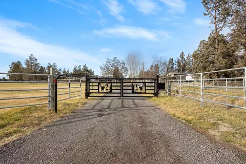 869 SW 55th Pl, Redmond, OR 97756