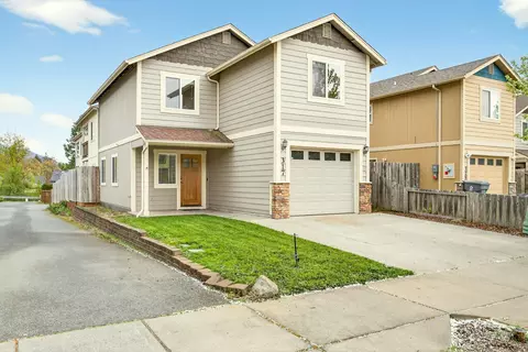 317 SW Bayou Pl, Grants Pass, OR 97526