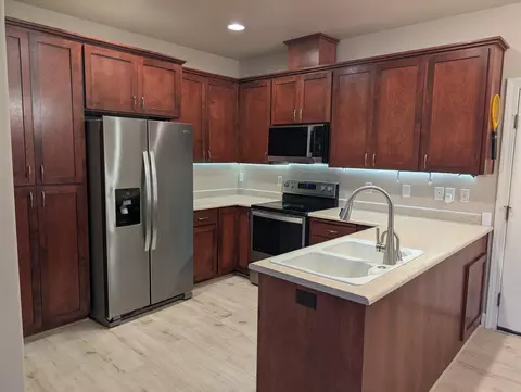 Kitchen - 606 Blue Moon Dr, Central Point, OR 97502 photo 1 of 1