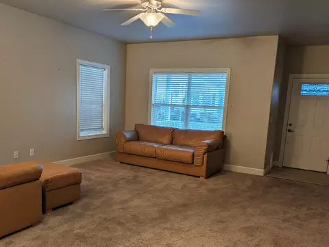 Living - 606 Blue Moon Dr, Central Point, OR 97502 photo 2 of 3