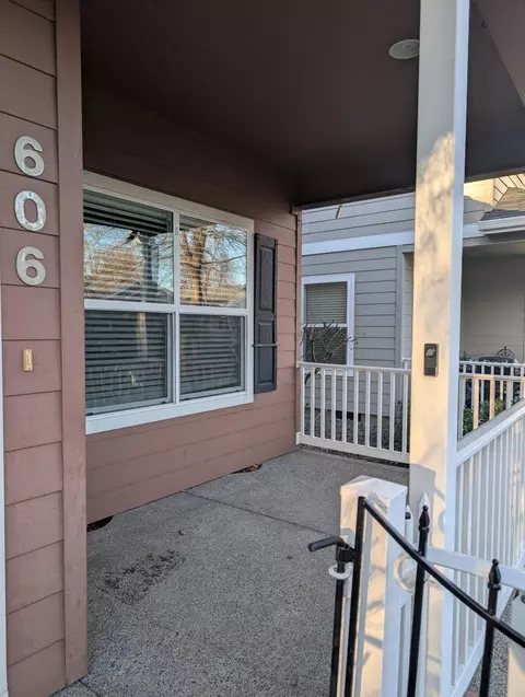 Exterior - 606 Blue Moon Dr, Central Point, OR 97502 photo 2 of 3