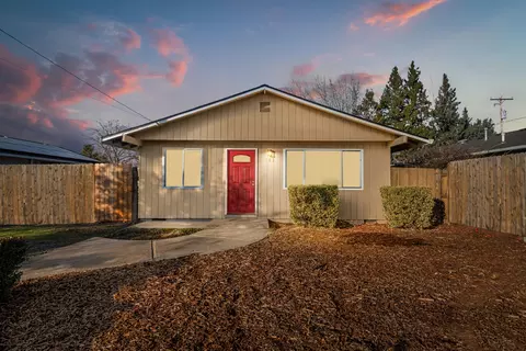 163 Berrydale Ave, Medford, OR 97501