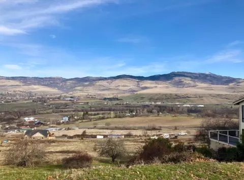 1304 Ashland Mine Rd, Ashland, OR 97520
