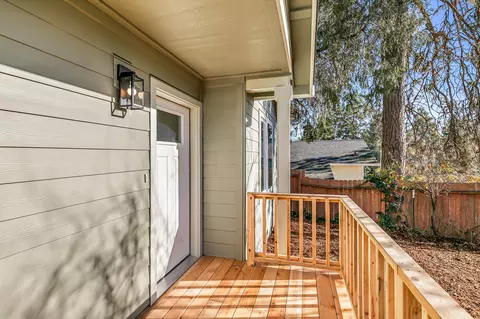 891 N 6th Ave, Gold Hill, OR 97525