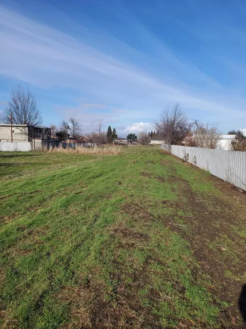 911 Swing Ln, Medford, OR 97501 photo 4