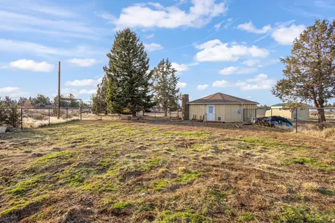 Exterior - 66830 Central St, Bend, OR 97703 photo 3 of 5