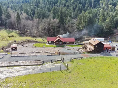 928 N Old Stage Rd, Wolf Creek, OR 97497