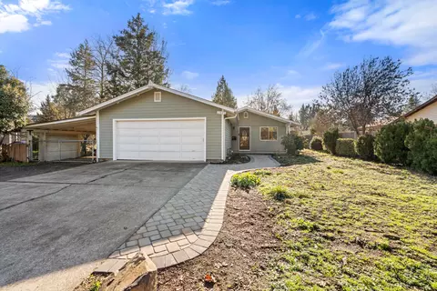 2021 Taylor Rd, Central Point, OR 97502