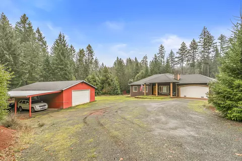 419 Idlewild Dr, Cave Junction, OR 97523