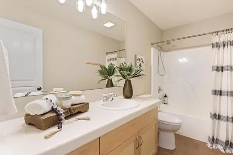 Bath - 2472 NW Shields Dr, Bend, OR 97703 photo 5 of 5