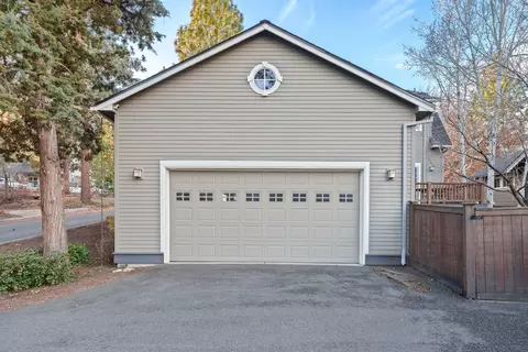 Exterior - 2472 NW Shields Dr, Bend, OR 97703 photo 6 of 8