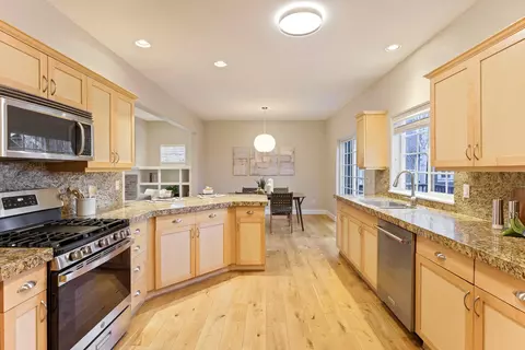 Kitchen - 2472 NW Shields Dr, Bend, OR 97703 photo 4 of 4