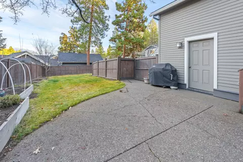 Exterior - 2472 NW Shields Dr, Bend, OR 97703 photo 8 of 8