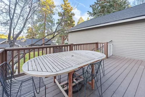Exterior - 2472 NW Shields Dr, Bend, OR 97703 photo 7 of 8