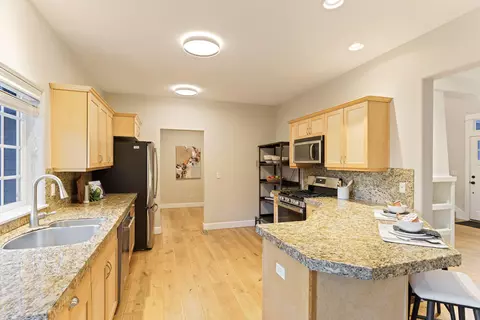 Kitchen - 2472 NW Shields Dr, Bend, OR 97703 photo 2 of 4