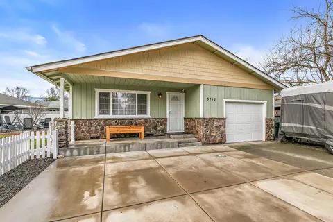 3712 Colver Rd, Phoenix, OR 97535