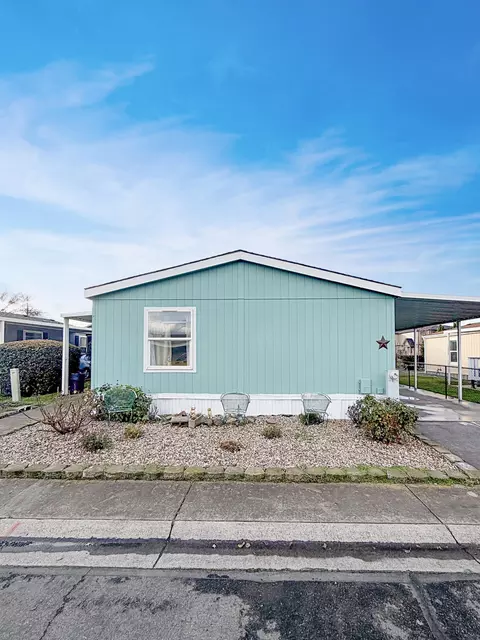 1570 S Peach St #23, Medford, OR 97501