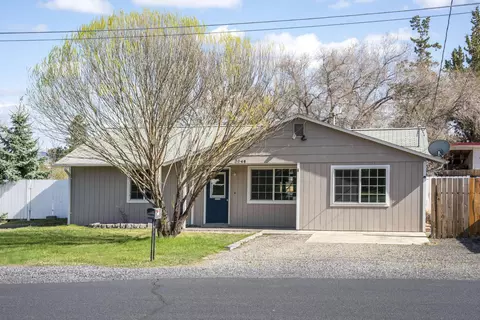 3044 SW Meadow Ln, Redmond, OR 97756