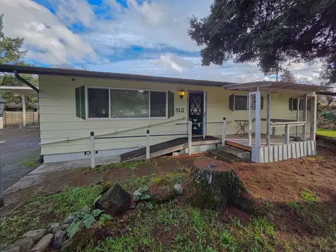 512 Pine St, Rogue River, OR 97537