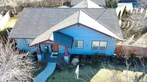 61260 Sunflower Ln, Bend, OR 97702