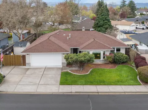 2610 Roberts Rd, Medford, OR 97504