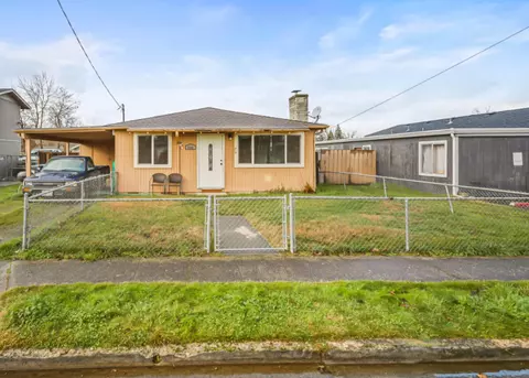 2841 Howard Ave, Medford, OR 97501