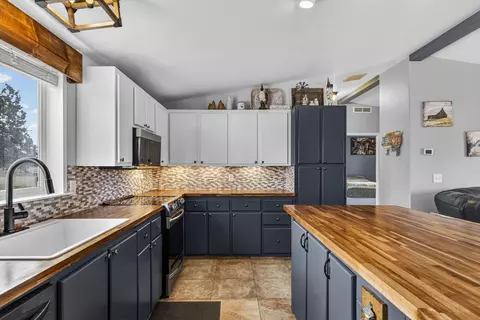 63493 Gentry Loop, Bend, OR 97701 photo 15