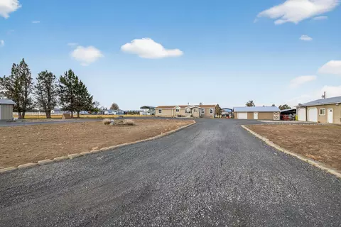 63493 Gentry Loop, Bend, OR 97701 photo 6