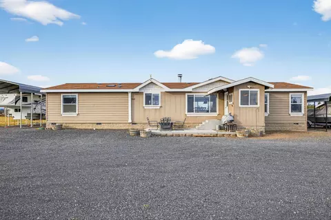 63493 Gentry Loop, Bend, OR 97701 photo 4