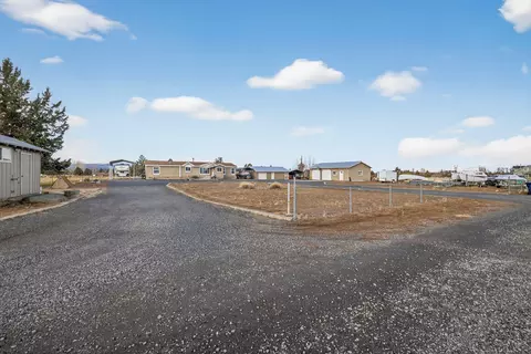 63493 Gentry Loop, Bend, OR 97701 photo 5
