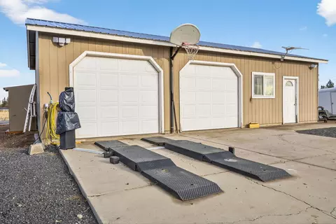 63493 Gentry Loop, Bend, OR 97701 photo 32