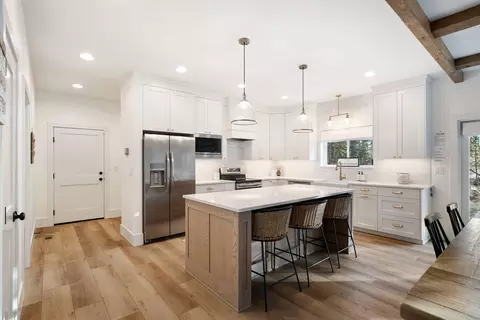 Kitchen - 17349 Merganser Dr, Bend, OR 97707 photo 2 of 4