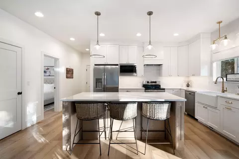 Kitchen - 17349 Merganser Dr, Bend, OR 97707 photo 4 of 4