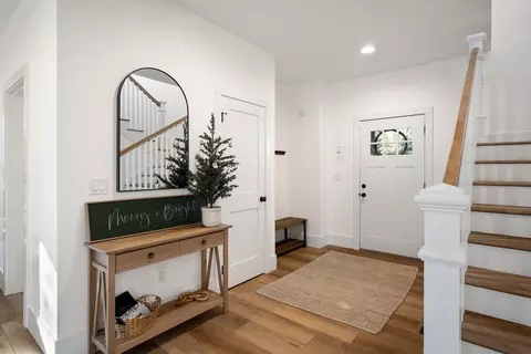 Entry Way - 17349 Merganser Dr, Bend, OR 97707 photo 2 of 4