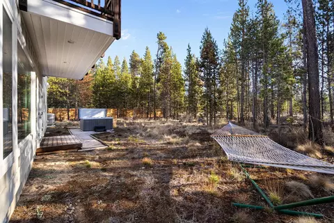 Exterior - 17349 Merganser Dr, Bend, OR 97707 photo 7 of 9