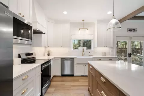 Kitchen - 17349 Merganser Dr, Bend, OR 97707 photo 1 of 4