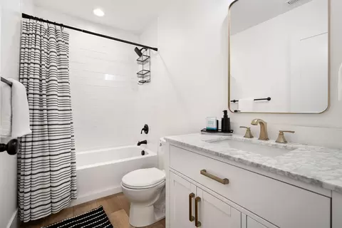 Bath - 17349 Merganser Dr, Bend, OR 97707 photo 5 of 5