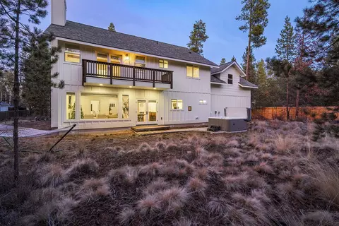 Exterior - 17349 Merganser Dr, Bend, OR 97707 photo 4 of 9
