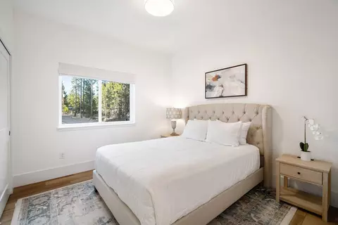 Bedroom - 17349 Merganser Dr, Bend, OR 97707 photo 2 of 6